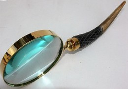 Obrázek výrobku: Velká mosazná lupa s rohem