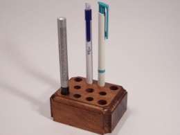 Obrázek výrobku: Stojánek na psací potřeby2 - buk, povrch mořený a lakovaný